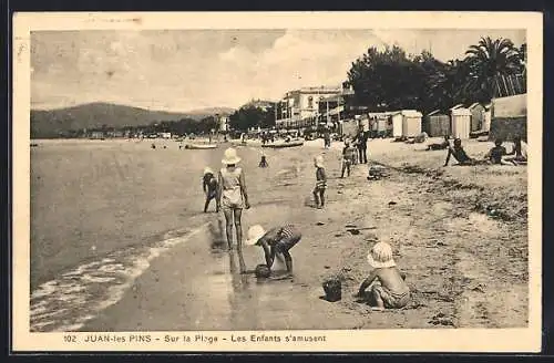 AK Juan-les-Pins, Sur la Plage, Les Enfants s`amusent