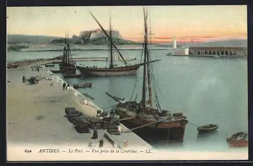 AK Antibes, Le Port, Vue prise de la Courtine, Hafen