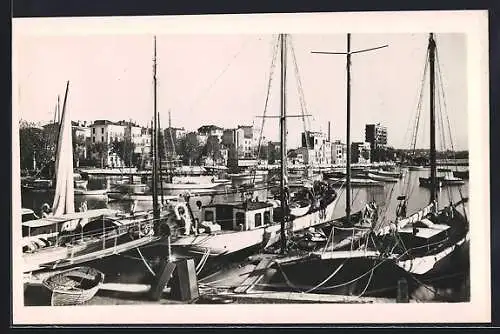 AK Golfe-Juan, Le port et ses hotels