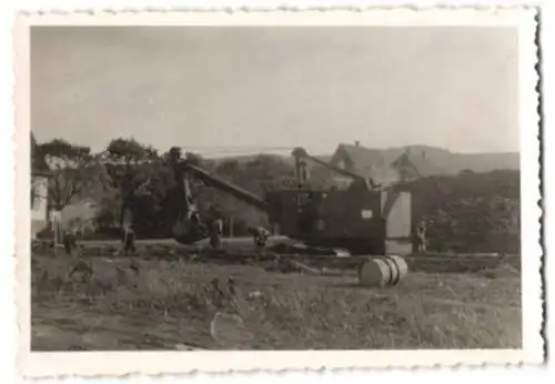 4 Fotografien Seilbagger mit Löffelstiel & Raupenantrieb, Bagger, Baumaschine