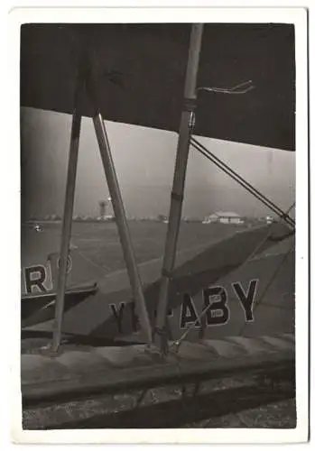 2 Fotografien Flugzeug Fleet, Doppeldecker mit Kennung YR-ABY, Privat-Flugzeug vom Fliegerass Constantin Cantacuzino