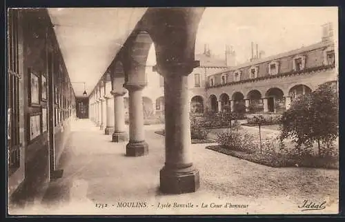 AK Moulins, Lycée Banville, la Cour d`honneur