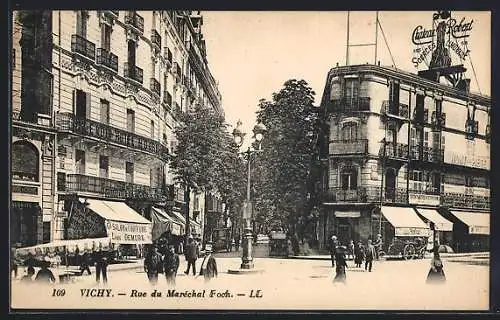 AK Vichy, Rue du Maréchal Foch