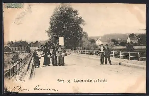 AK Vichy, Paysannes allant au Marché