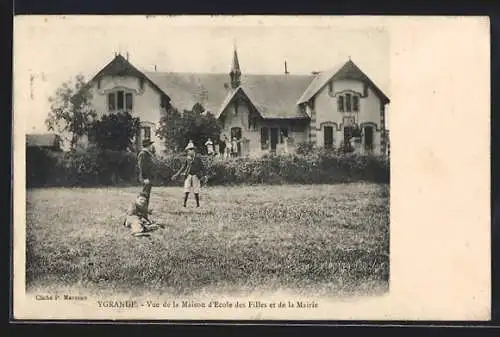 AK Ygrande, Vue de la Maison d`Ecole des Filles et de la Mairie