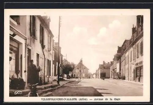 AK Villefranche-d`Allier, Avenue de la Gare