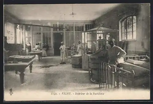 AK Vichy, Intérieur de la pastillerie, Tablettenfabrik