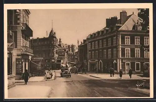 AK Montlucon /Allier, Faubourg St-Pierre et le vieux chateau