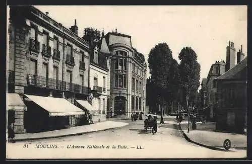 AK Moulins, l`avenue Nationale et la Poste, un attelage sur la rue