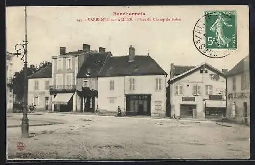 AK Varennes-sur-Allier, Place du Champ de Foire