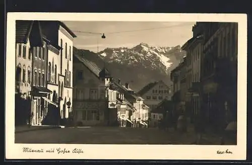 AK Murnau / Obb., Strassenansicht mit Gasthof Angerbräu