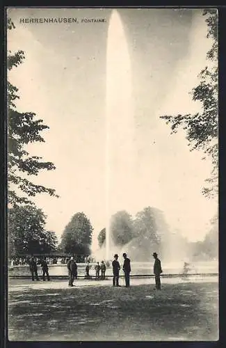 AK Herrenhausen, Fontaine mit Passanten