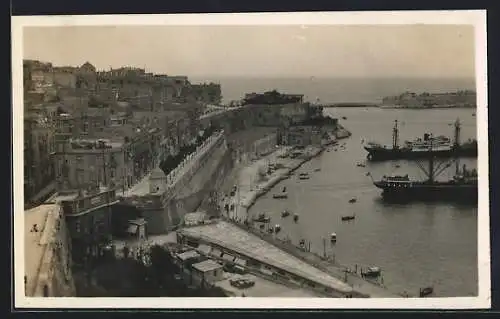 AK Malta, Teilansicht mit Hafen und Festung aus der Vogelschau