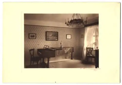 Fotografie Hermann Brühlmeyer, Baden, Ansicht Baden, Blick in das Beethovenzimmer, Klavier, um 1939