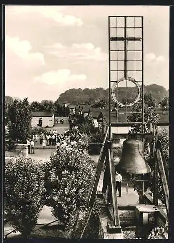 AK Friedland / Leine, Friedlandglocke, Menschen im Grenzdurchgangslager