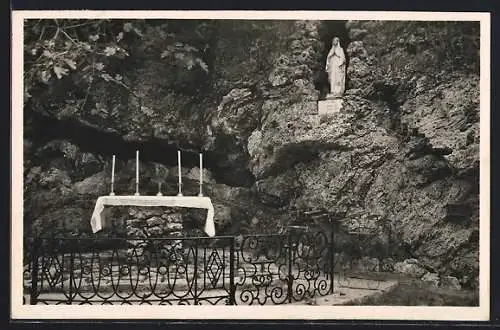 AK N. D. de Valcluse, La Grotte et l`Autel de N. D. de Lourdes