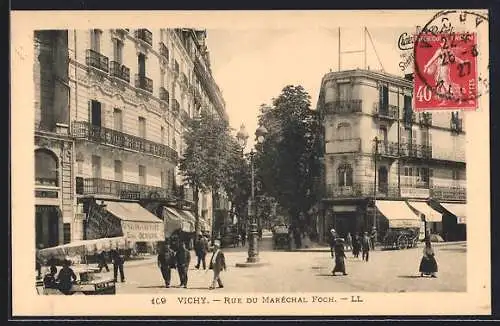 AK Vichy, Rue du Maréchal Foch