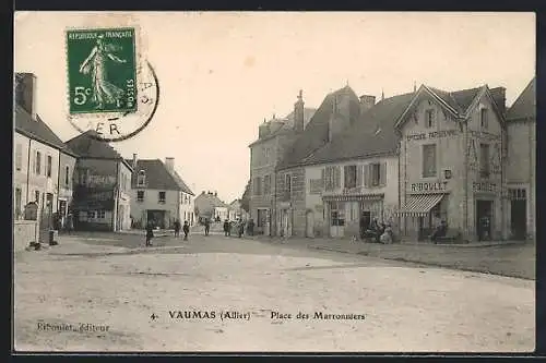 AK Vaumas /Allier, Place des Marroniers, Epicerie Parisienne