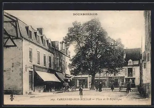 AK Varennes-sur-Allier, Bourbonnais, Place de la Republique