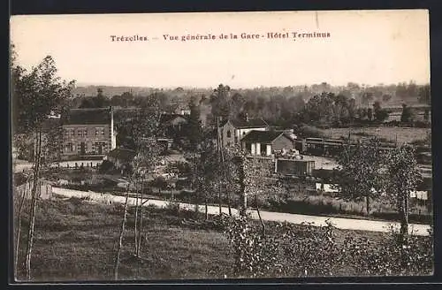 AK Trézelles, Vue générale de la Gare, Hotel Terminus