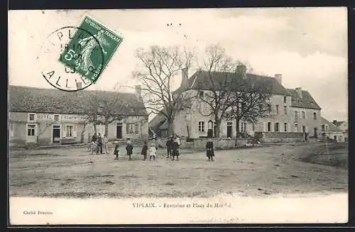 AK Viplaix, Fontaine et Place du Marché