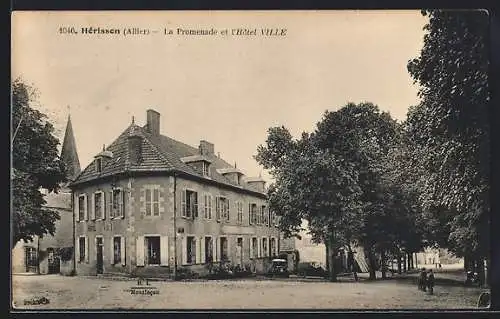 AK Hérisson /Allier, La Promenade et l`Hotel Ville