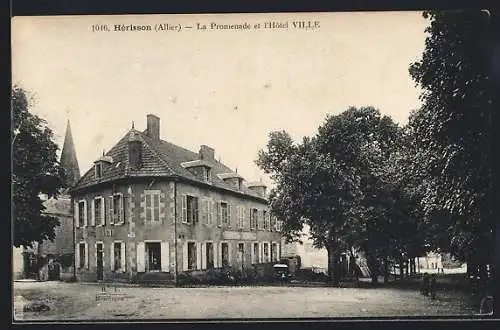 AK Hérisson /Allier, La Promenade et l`Hotel Ville