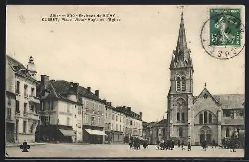 AK Cusset /Vichy, Place Victor Hugo et l`Eglise