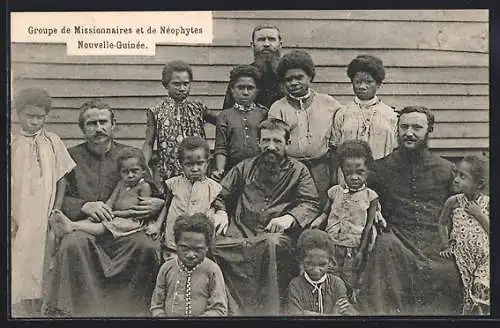 AK Nouvelle-Guinée, Groupe de Missionaires et de Néophytes