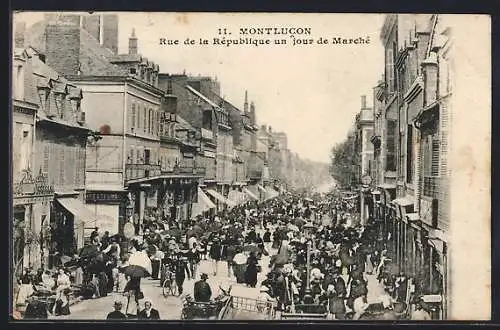 AK Montlucon, Rue de la République un jour de Marché