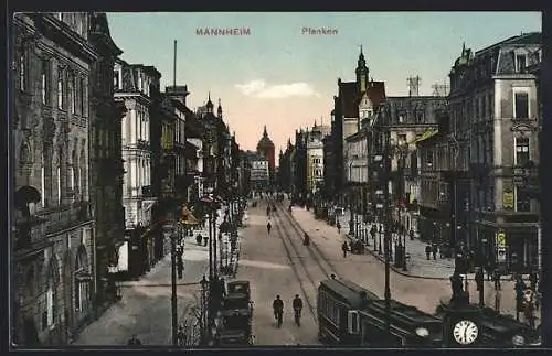 AK Mannheim, Orstpartie mit Planken-Strasse, Planken gegen Wasserturm gesehen, Strassenbahn