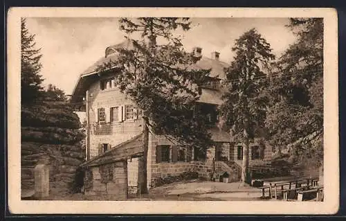 AK Neureichenau, Schutzhaus und Gasthaus am Dreisessel mit Gartenterrasse