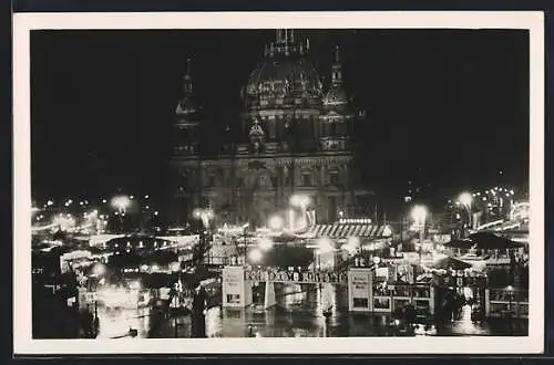 AK Berlin, Der illuminierte Weihnachtsmarkt am Lustgarten