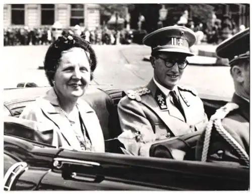 Fotografie dpa, Frankfurt / Main, Königin Juliana der Niederlande & König Baudouin der Belgier fahren zum Schloss
