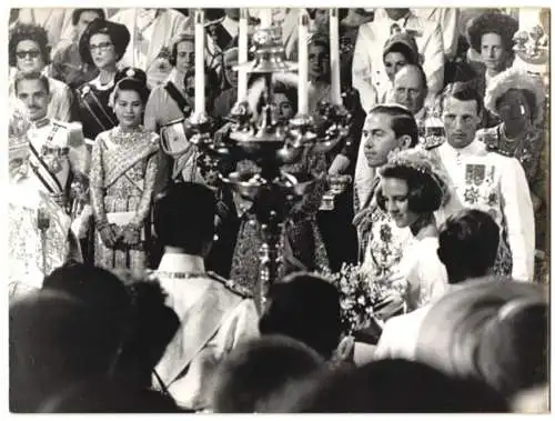 Fotografie dpa, Frankfurt / Main, Trauung König Konstantin der Niederlande mit Prinzessin Anne-Marie von Dänemark, 1964