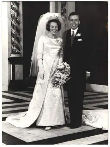 Fotografie Max koot, Ort unbekannt, Hochzeitsbild Prinzessin Beatrix der Niederlande und Claus von Amsberg, 1966