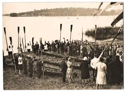 Fotografie PBD, Berlin, Ansicht Berlin-Grunewald, Bootstaufe Jaczo schwimmend durch die Havel auf Schildhorn, 1927