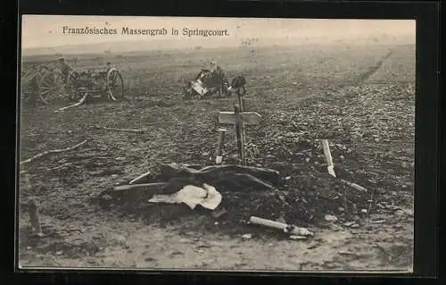 AK Springcourt, Französisches Massengrab, Soldat in Uniform