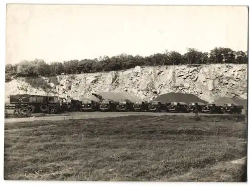 Fotografie R. Jordan, Leicester, Ansicht Leicester, Lastwagen Morris, Steinbruch Cliffe Hill Granite Co. LTD, LKW-Flotte