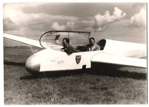 Fotografie Ilse Burscher, Kiel, Segelflugzeug D-3505 kurz nach der Landung