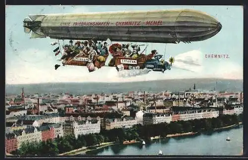 AK Chemnitz, Zeppelin der Linie Friedrichshafen-Memel mit Passagieren im Korb über der Stadt, Karikatur
