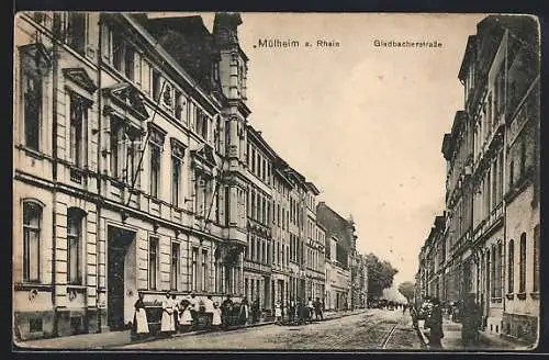 AK Mülheim a. Rhein, Passanten in der Gladbacherstrasse