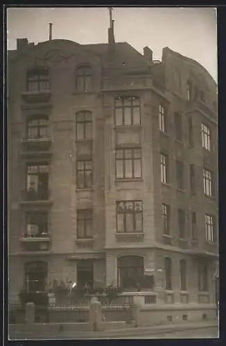 Foto-AK Köln-Neustadt, Eckhaus Neusser Platz und Blumenthalstrasse