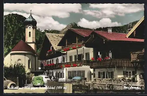 AK Farchant, Ortspartie an der Kirche mit Blick gegen Brünstelskopf