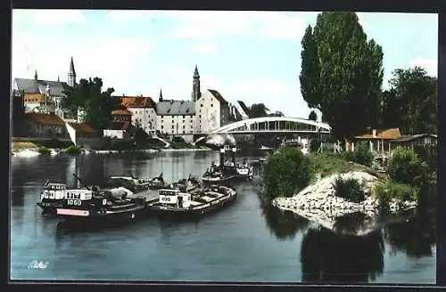 AK Straubing, Blick über die Donau mit Schiffen, Kirche