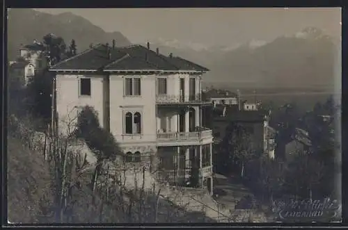 AK Locarno, Blick auf Stadt und die Alpen