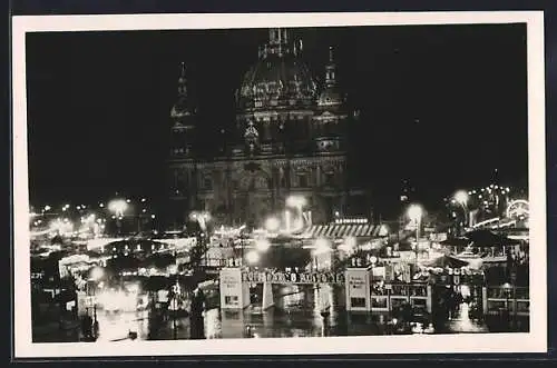 AK Berlin, Der illuminierte Weihnachtsmarkt am Lustgarten