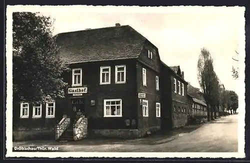 AK Dröbischau, Gasthof mit Frau in der Tür