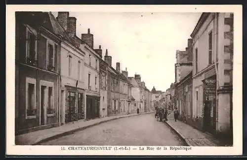 AK Chateaurenault /I.-et-L., la Rue de la République