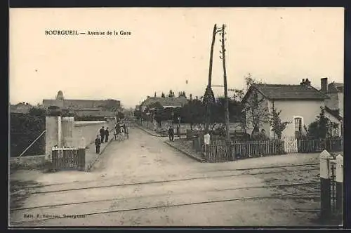 AK Bourgueil /I.-et-L., Avenue de la Gare